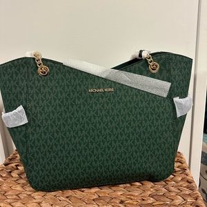 MICHAEL KORS: Jet Set Travel Shoulder Tote